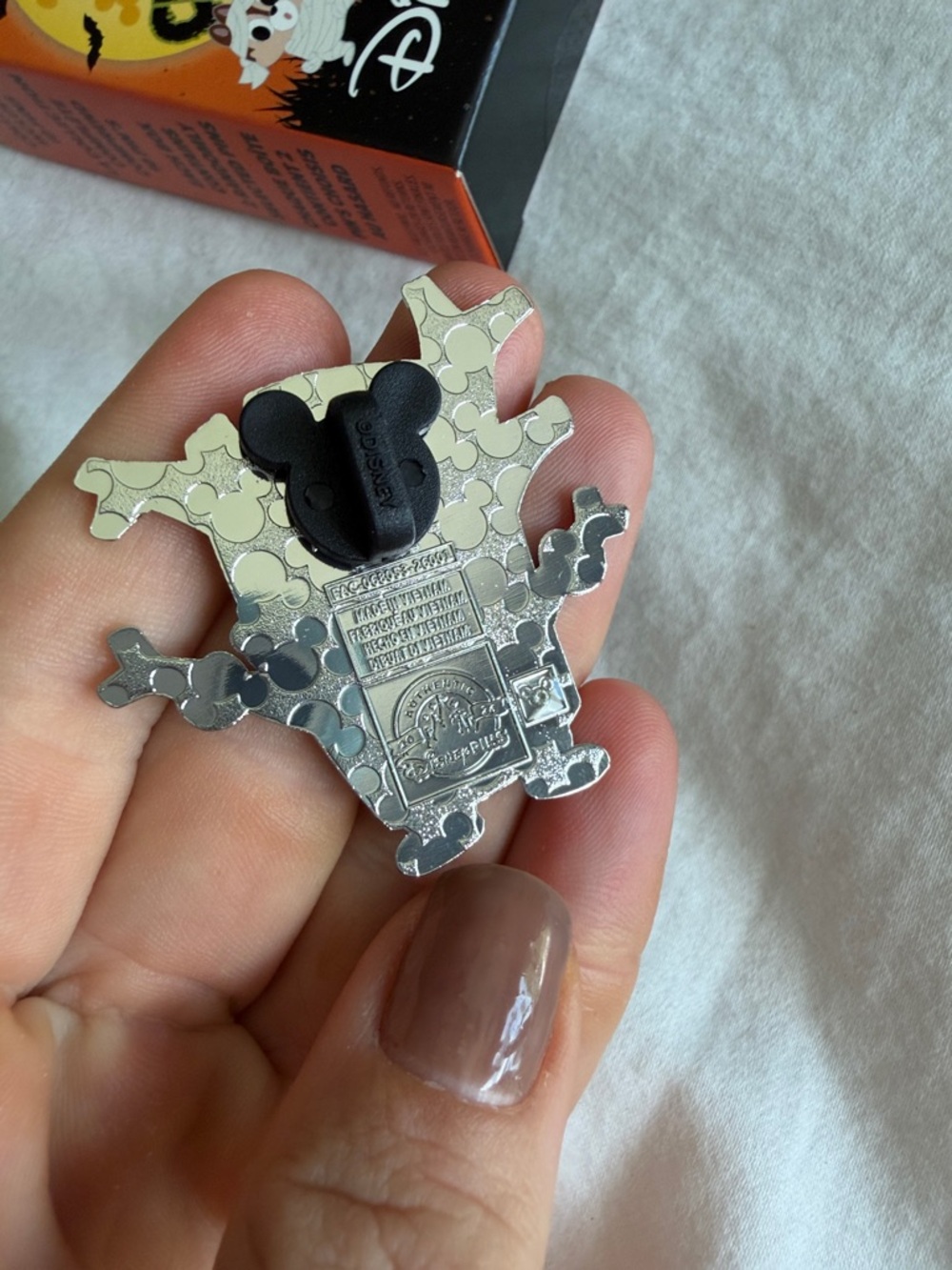 Disney Trick or Chipmunk Halloween Mystery Pins - Picture 2 of 2